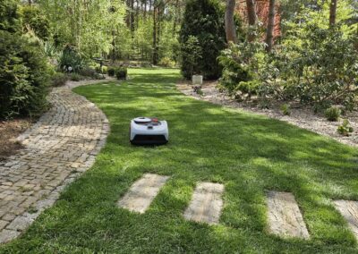 trawnik z rolki robot koszący Segway kosiarka automatyczna Tomaszek Ogrody Toruń Brzozówka