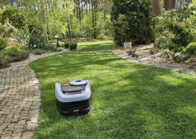 trawnik z rolki robot koszący Segway kosiarka automatyczna Tomaszek Ogrody Toruń Brzozówka
